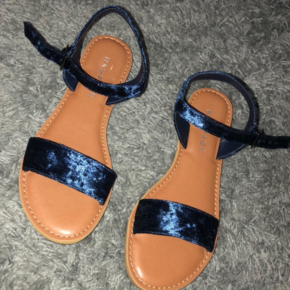 Cute sandal - Picture 3 of 3